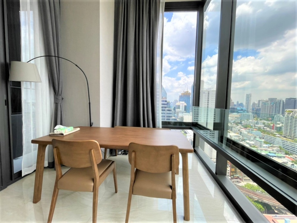 Ashton Silom 🌟PN-00005040🌟