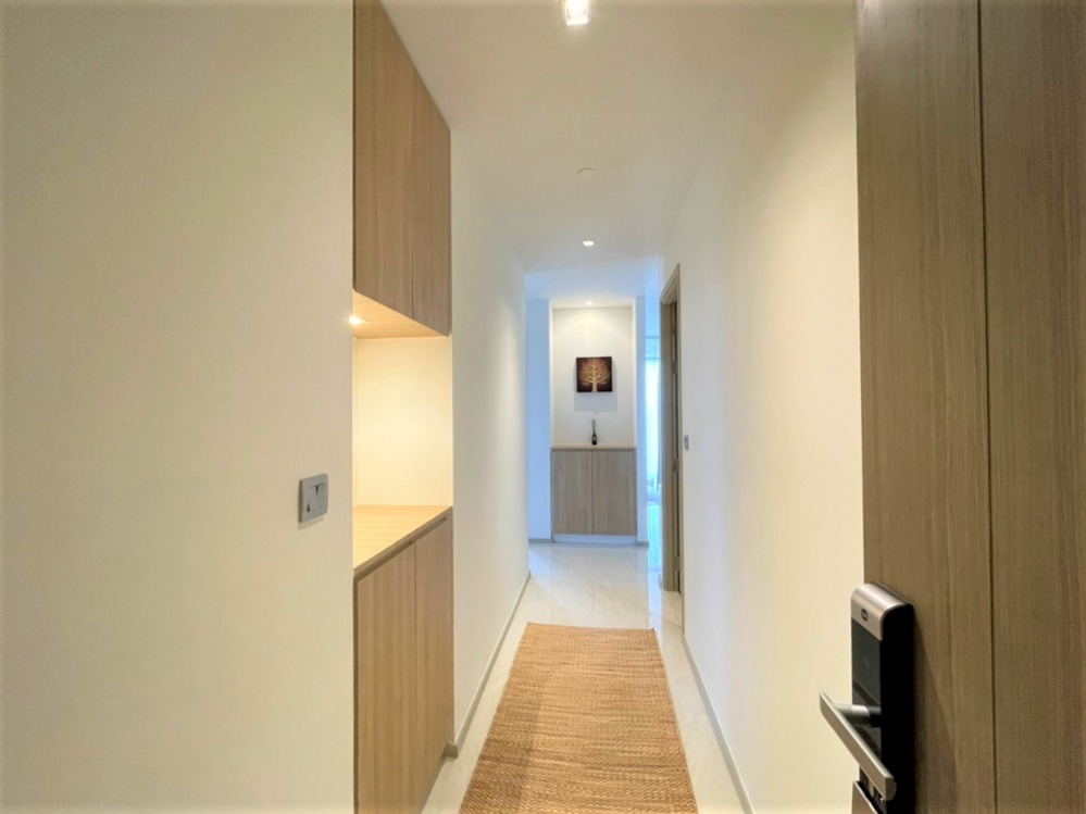 Ashton Silom 🌟PN-00005040🌟