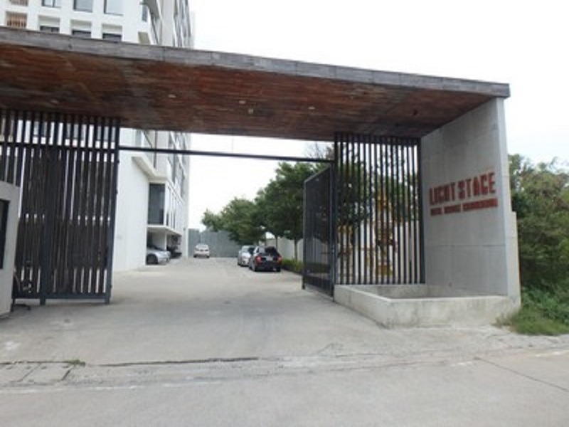 Light-Stage-Condominium